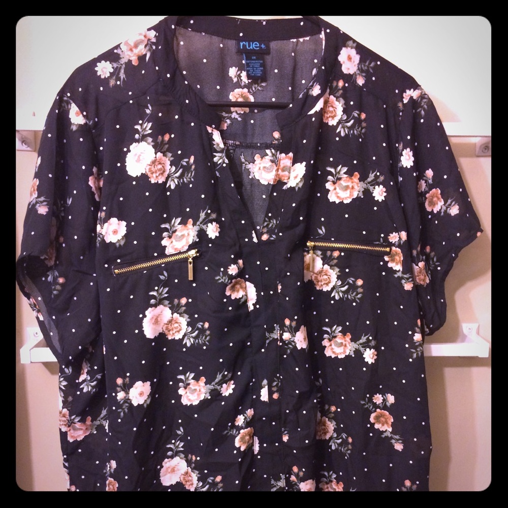Floral blouse with zipper pockets